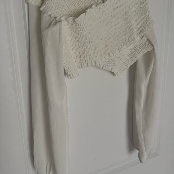 With Jean White Frances Ruched Top Bell Sleeves size M - Picture 7 of 11